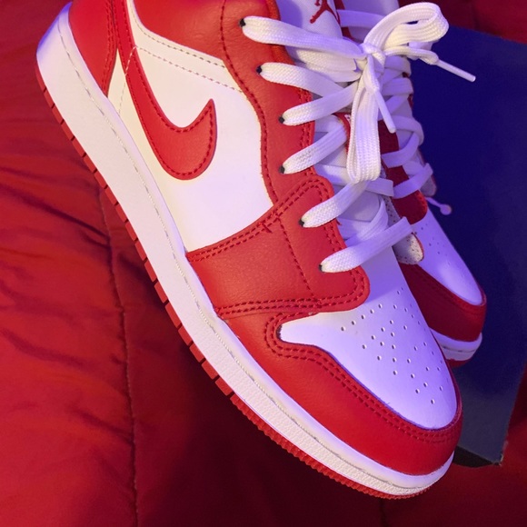 Air Jordan 1 Low GS ‘Gym Red’ - Picture 4 of 4